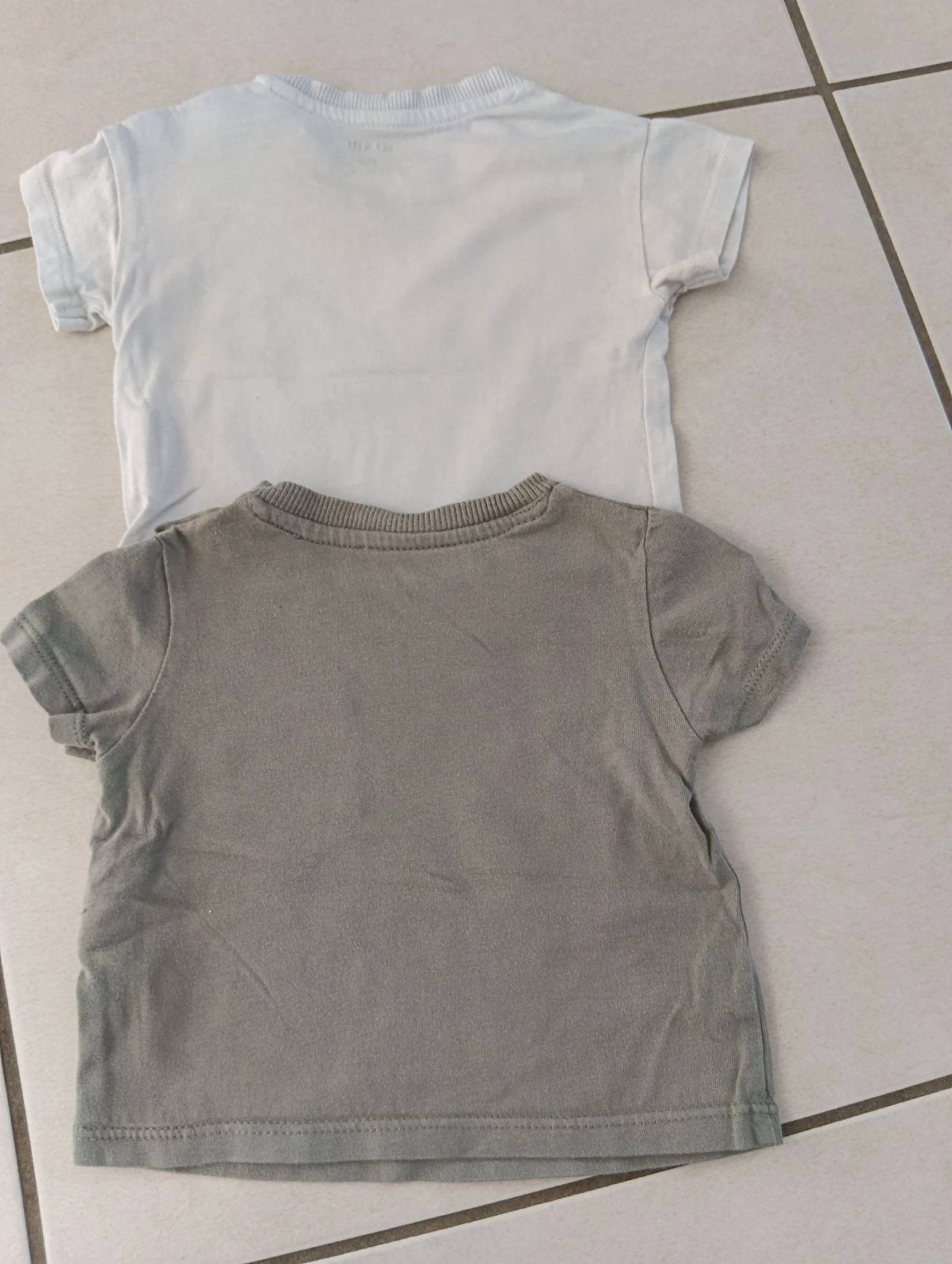 Lote de 2 camisetas Kiabi 3 MESES – photo 2